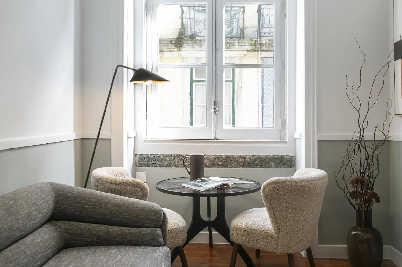 Downtown Flat With Design And Comfort At Downtown Lisbon Apartment